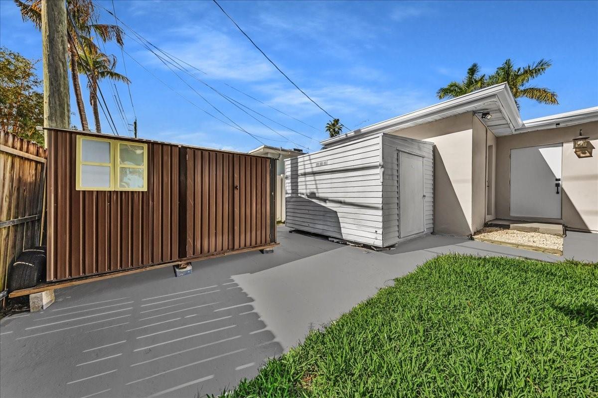 Hollywood Lakes - Residential