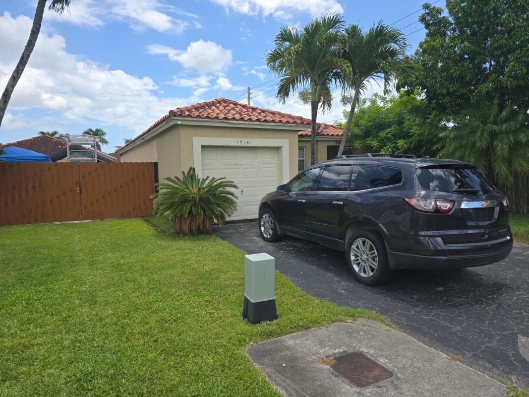 Charming 3-Bed/2-Bath Home with Tropical Backyard & Avocado Tree – Great Location!
Welcome to this cozy and well-maintained single-family home featuring a 1-car garage, spacious driveway, and lush tropical landscaping!