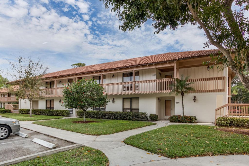 Photo of 508 Brackenwood Place, Palm Beach Gardens, FL 33418 (MLS # R10930882)