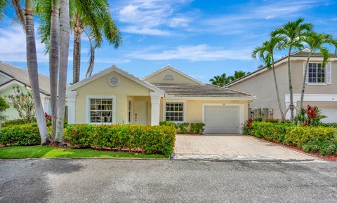 Photo of 28 Admirals Court, Palm Beach Gardens, FL 33418 (MLS # B26039485)