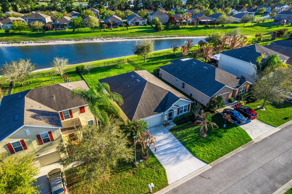 Photo of 1486 Lexington Square SW, Vero Beach, FL 32962 (MLS # B26004741)