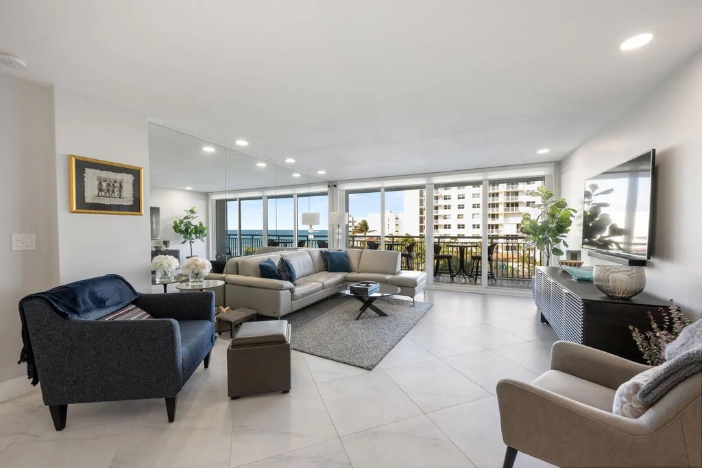 Photo of 3546 S OCEAN Boulevard #527, South Palm Beach, FL 33480 (MLS # B26094119)