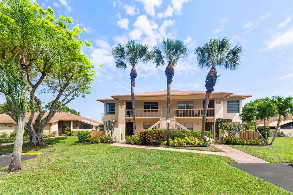 Photo of 5727 Spindle Palm Court #B, Delray Beach, FL 33484 (MLS # R10711375)