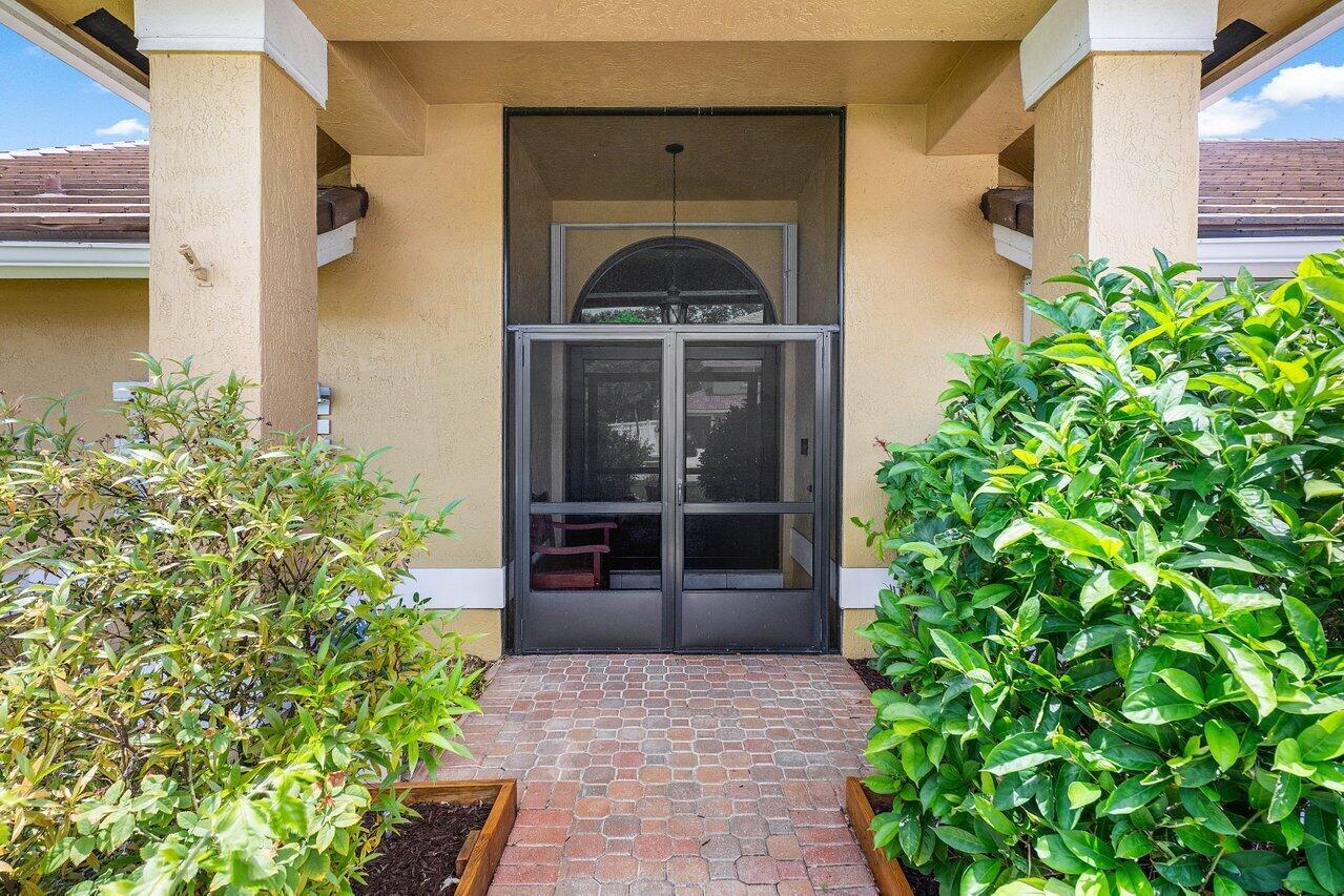 6569 Blue Bay Circle, Lake Worth, FL, 33467/$775,000 4 6569 Blue Bay Circle