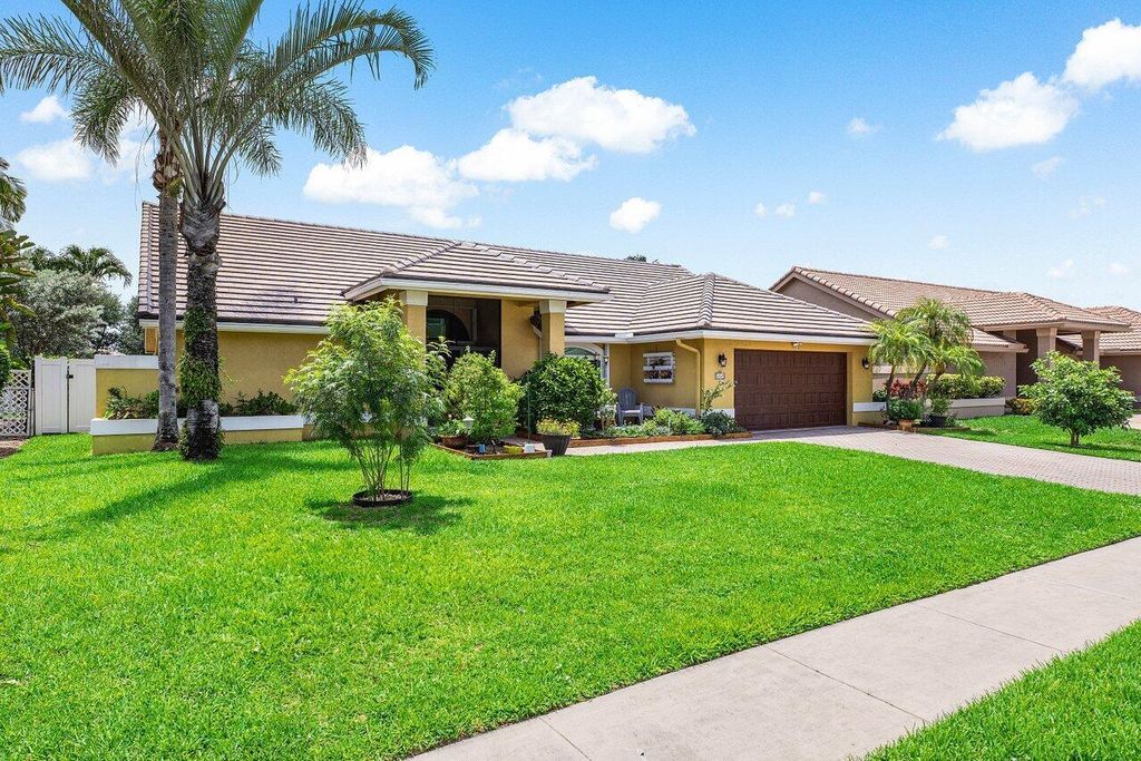 Photo of 6569 Blue Bay Circle, Lake Worth, FL 33467 (MLS # R11105978)