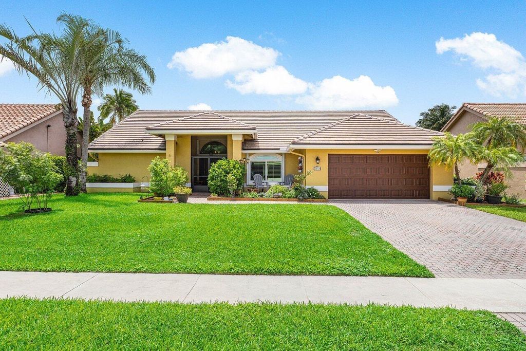 Photo of 6569 Blue Bay Circle, Lake Worth, FL 33467 (MLS # R11105978)