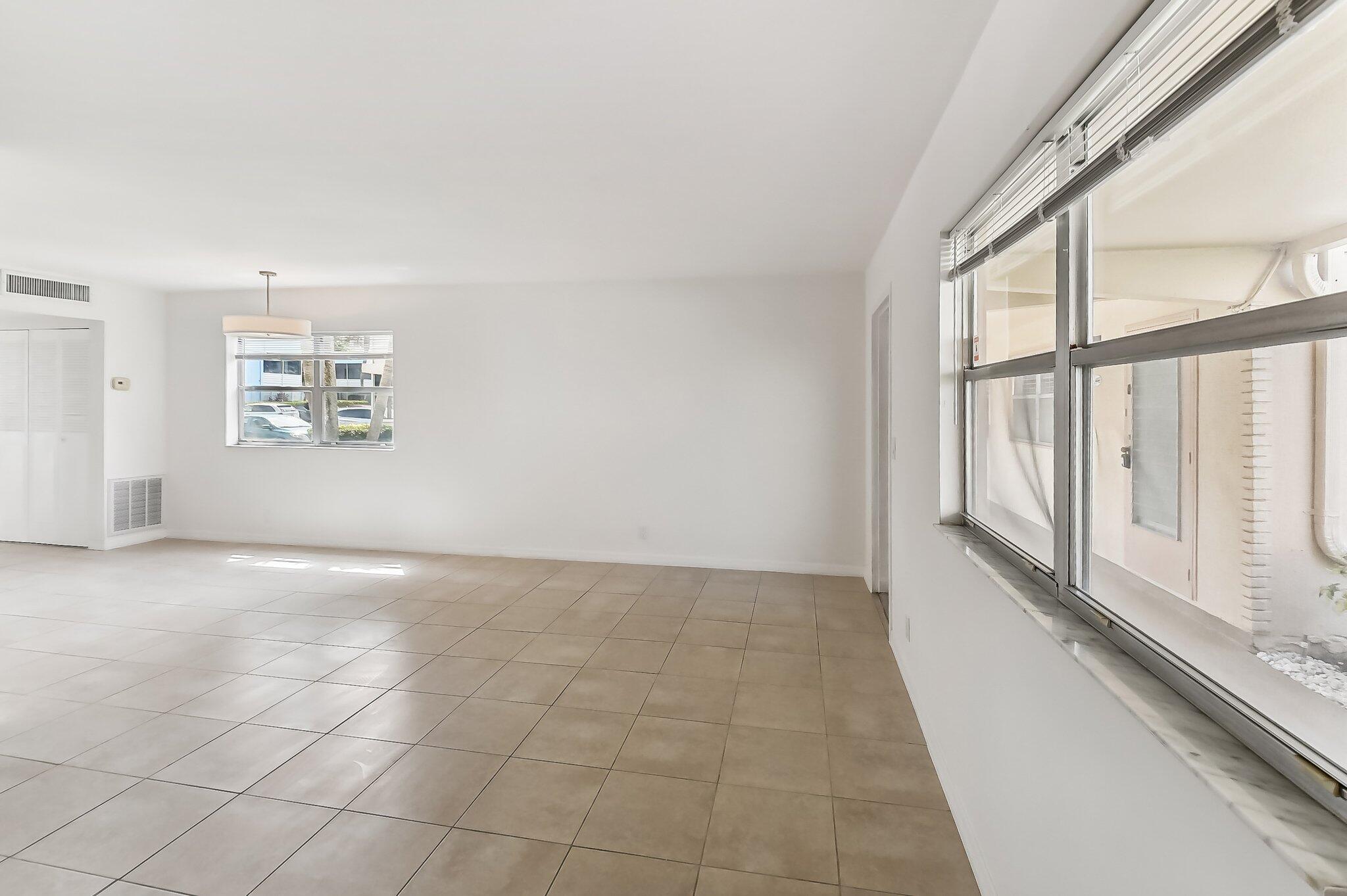 KINGS POINT SAXONY CONDOS - Residential