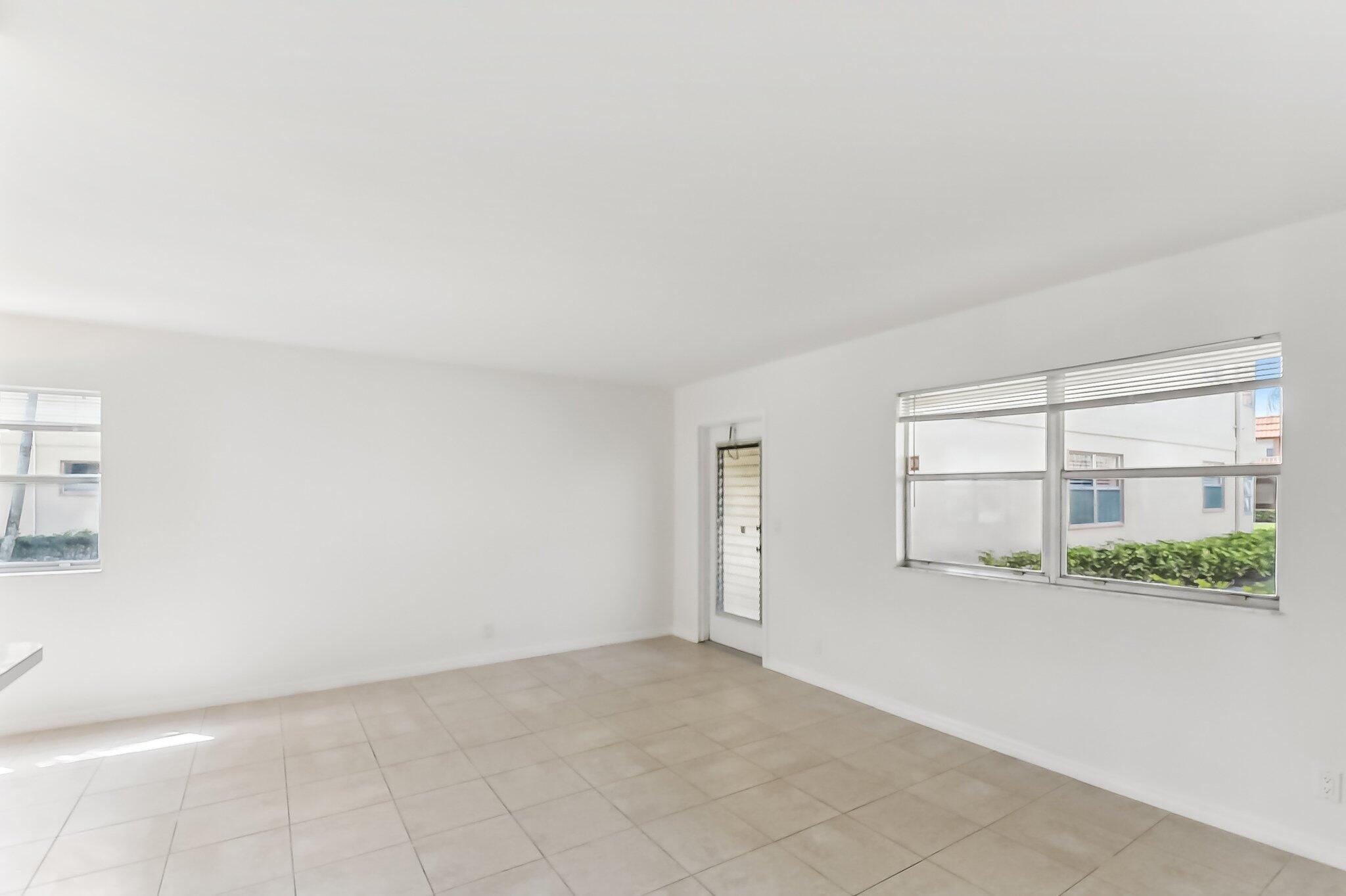 KINGS POINT SAXONY CONDOS - Residential