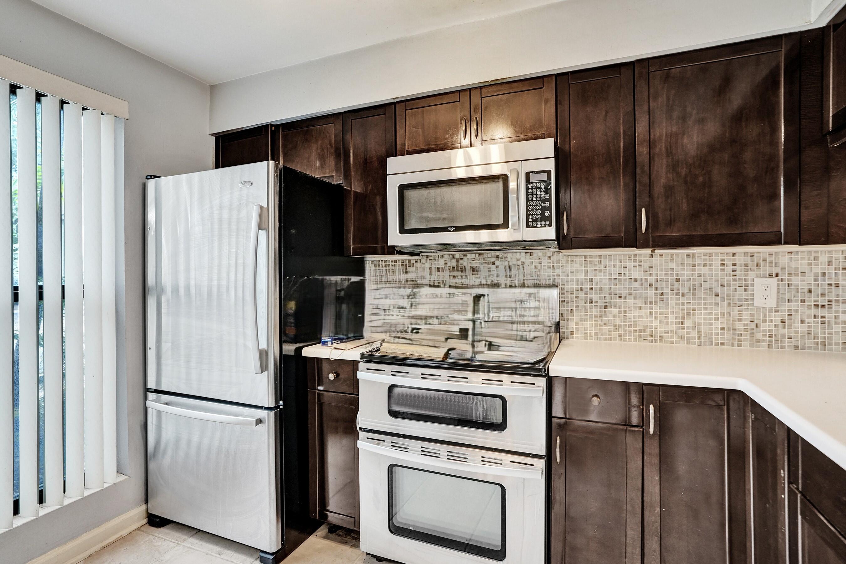 3080 S Oakland Forest Drive 101, Oakland Park, FL, 33309/$287,000 2 3080 S Oakland Forest Drive 101