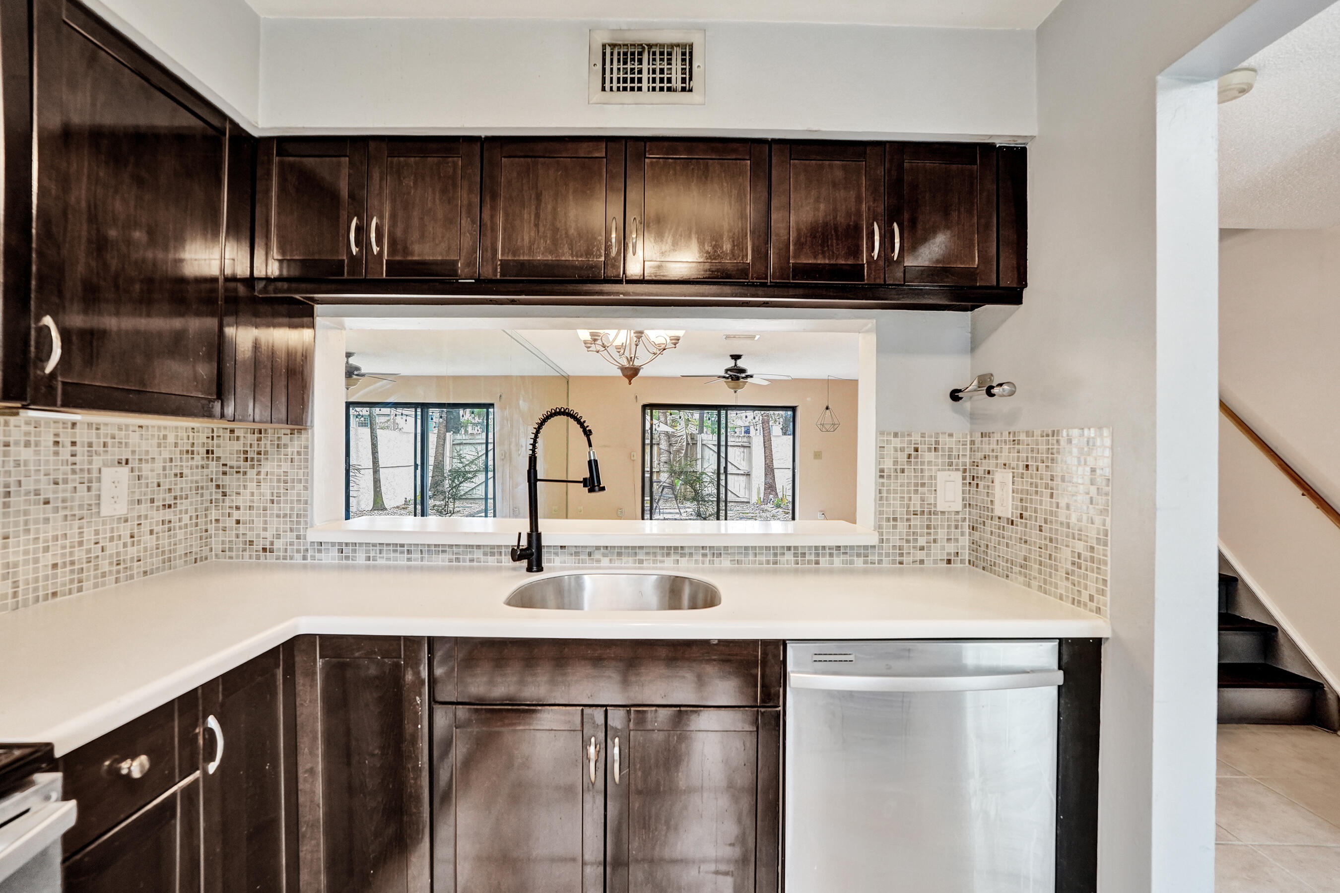 3080 S Oakland Forest Drive 101, Oakland Park, FL, 33309/$287,000 4 3080 S Oakland Forest Drive 101