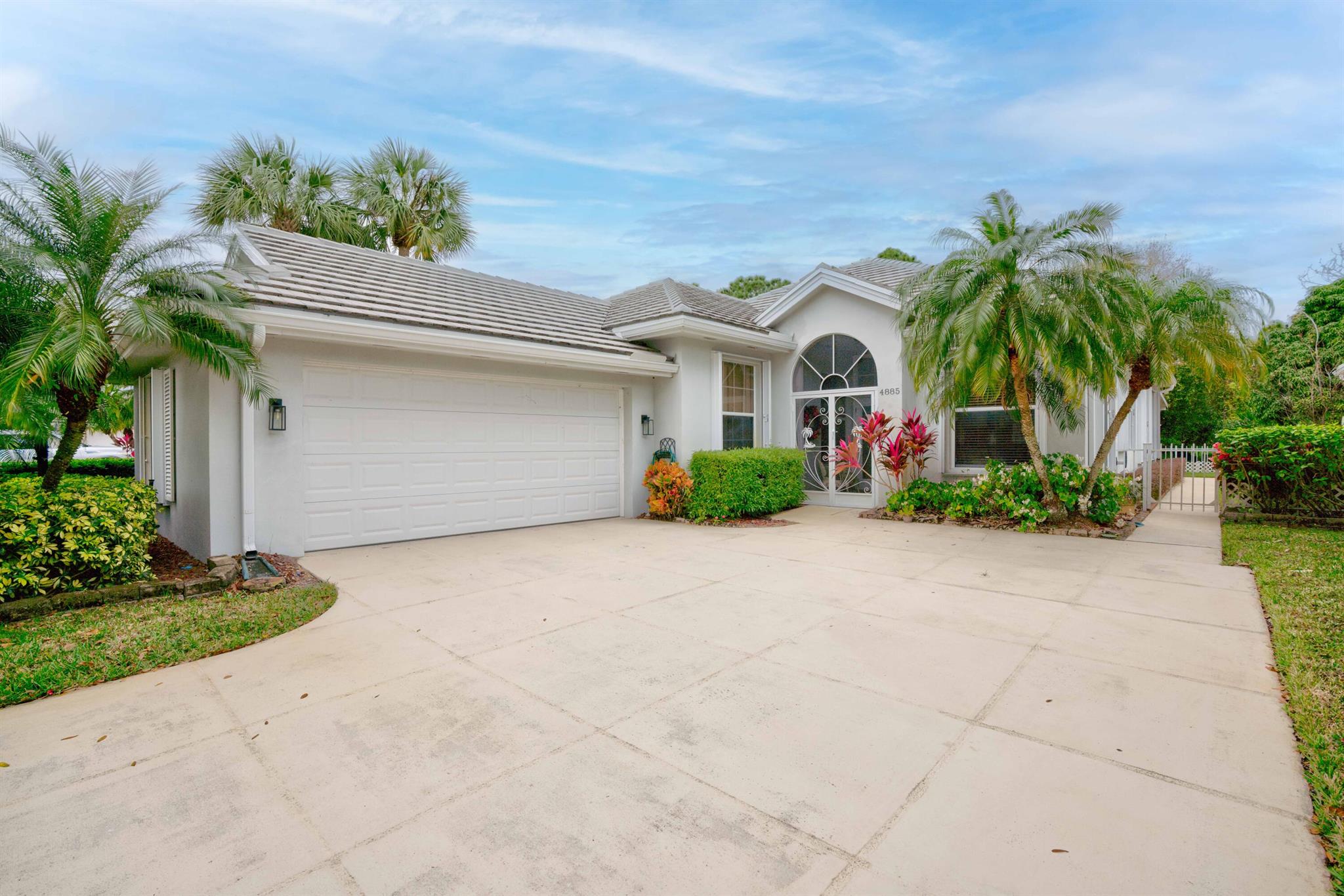Beautiful home with a preserve view, three bedrooms, two bath, fully furnished. There is wonderful patio, screened in to enjoy the quietness of The community.Updated kitchen tile floors throughout all you need to do is bring your suitcase and toothbrush. You're so close to many restaurants a golf course is within the Master community and the beach is A short distance away. The preserves of Hobe Sound has a community pool and sidewalks through.