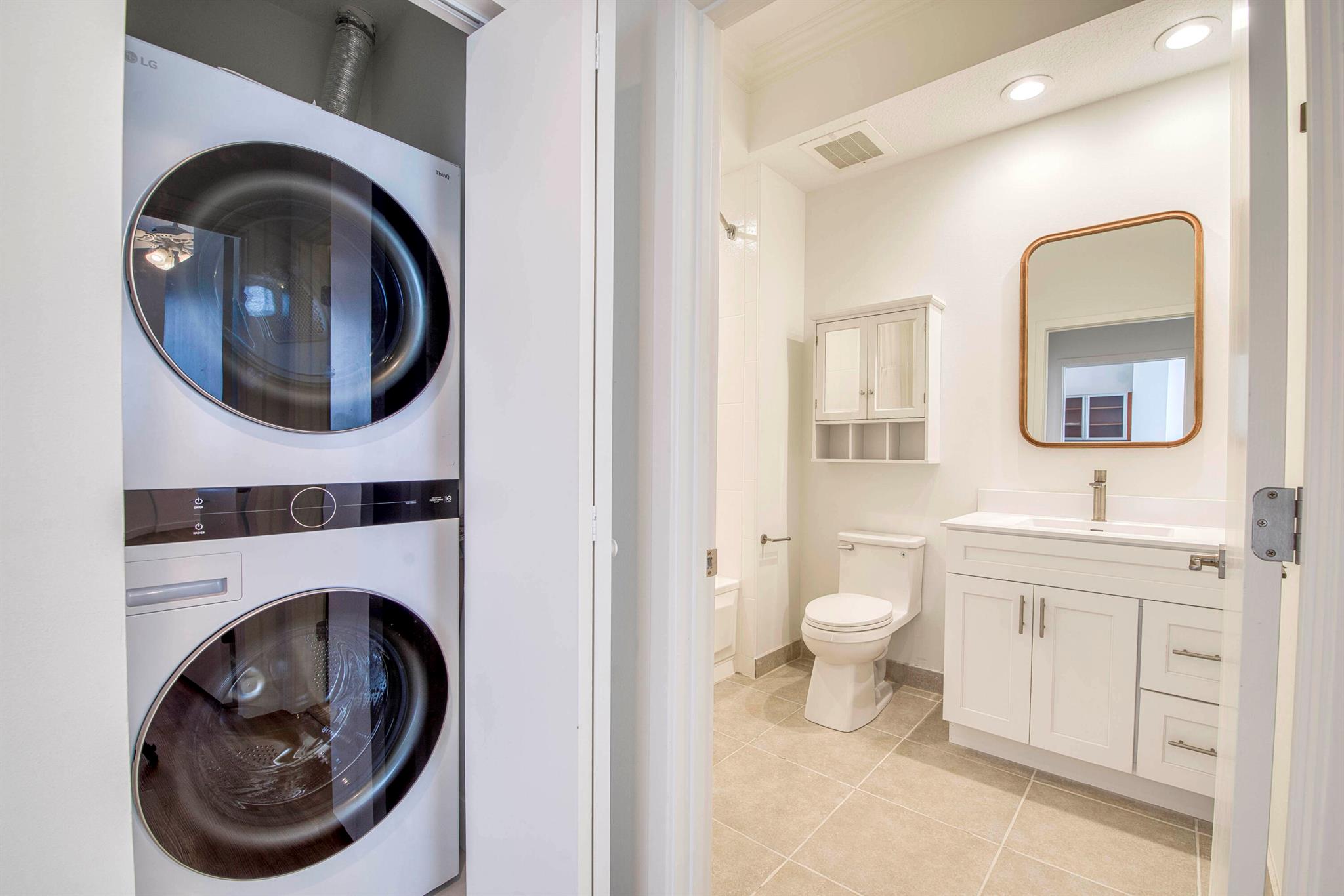 Slade Condo - Residential