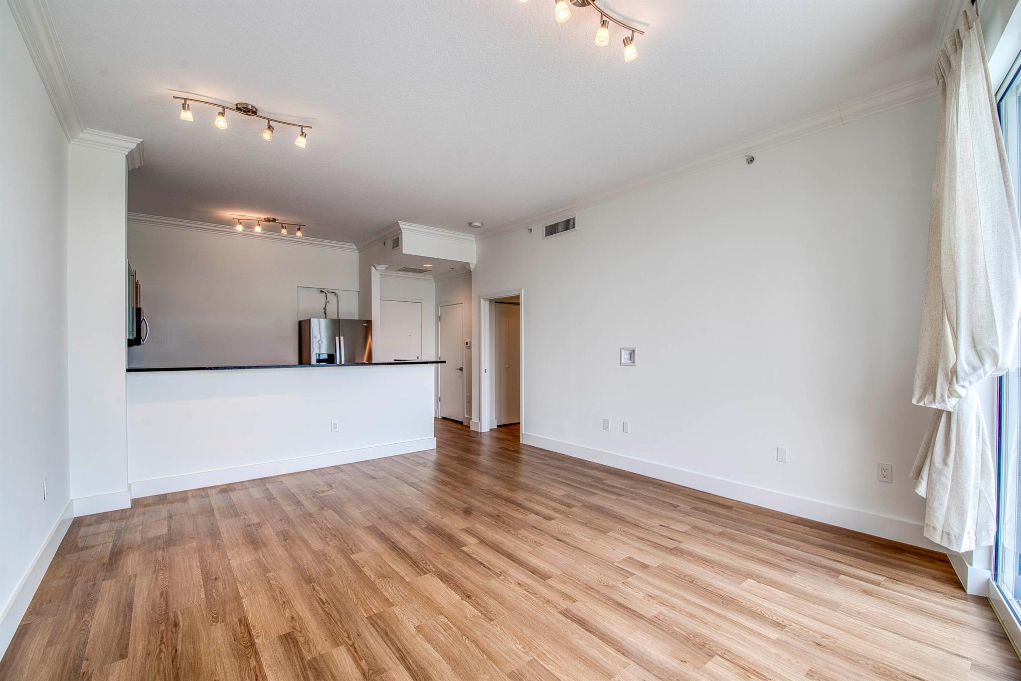 Slade Condo - Residential