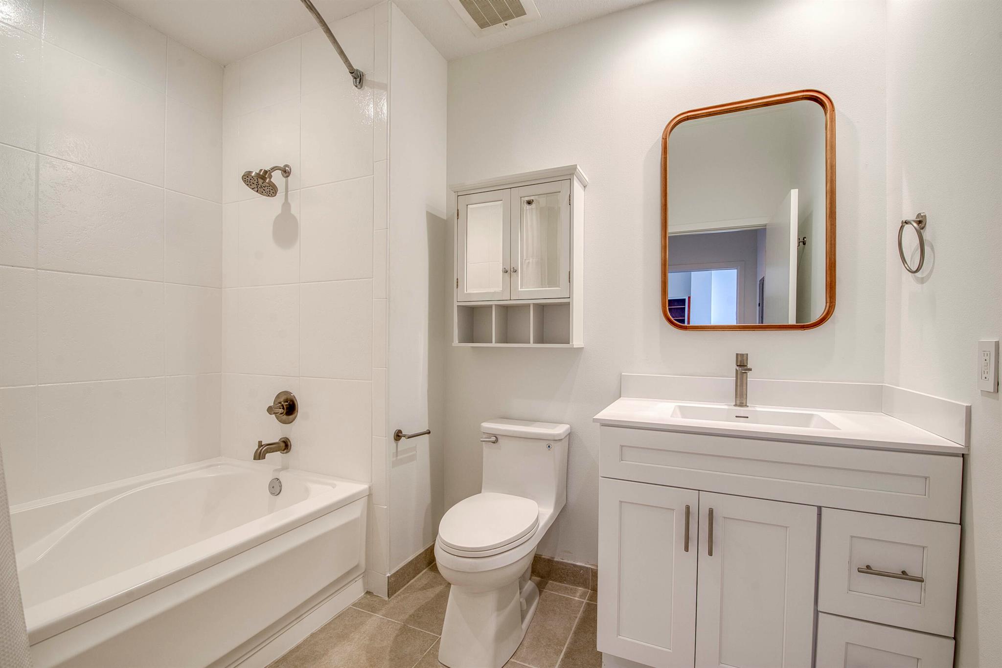 Slade Condo - Residential