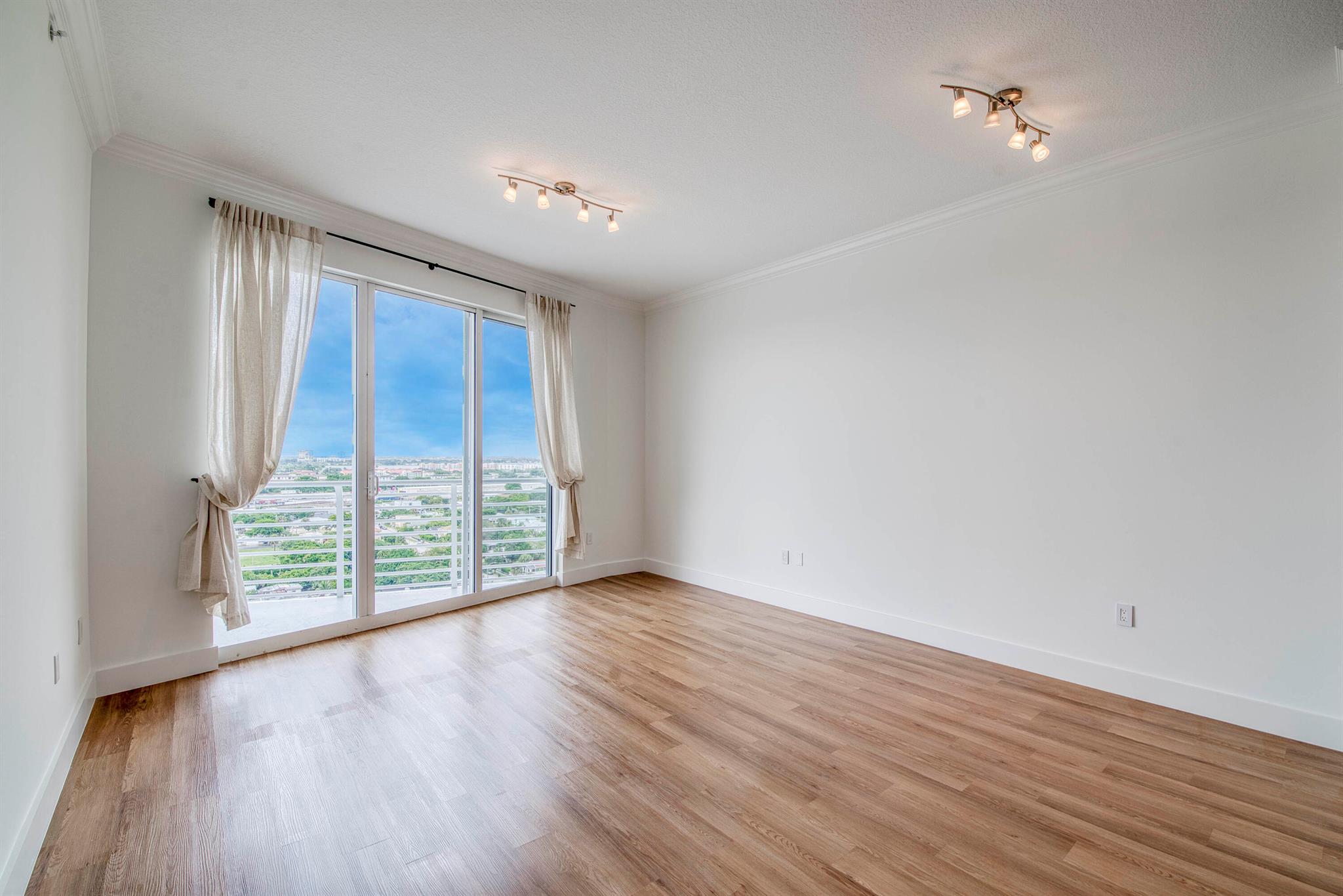 Slade Condo - Residential