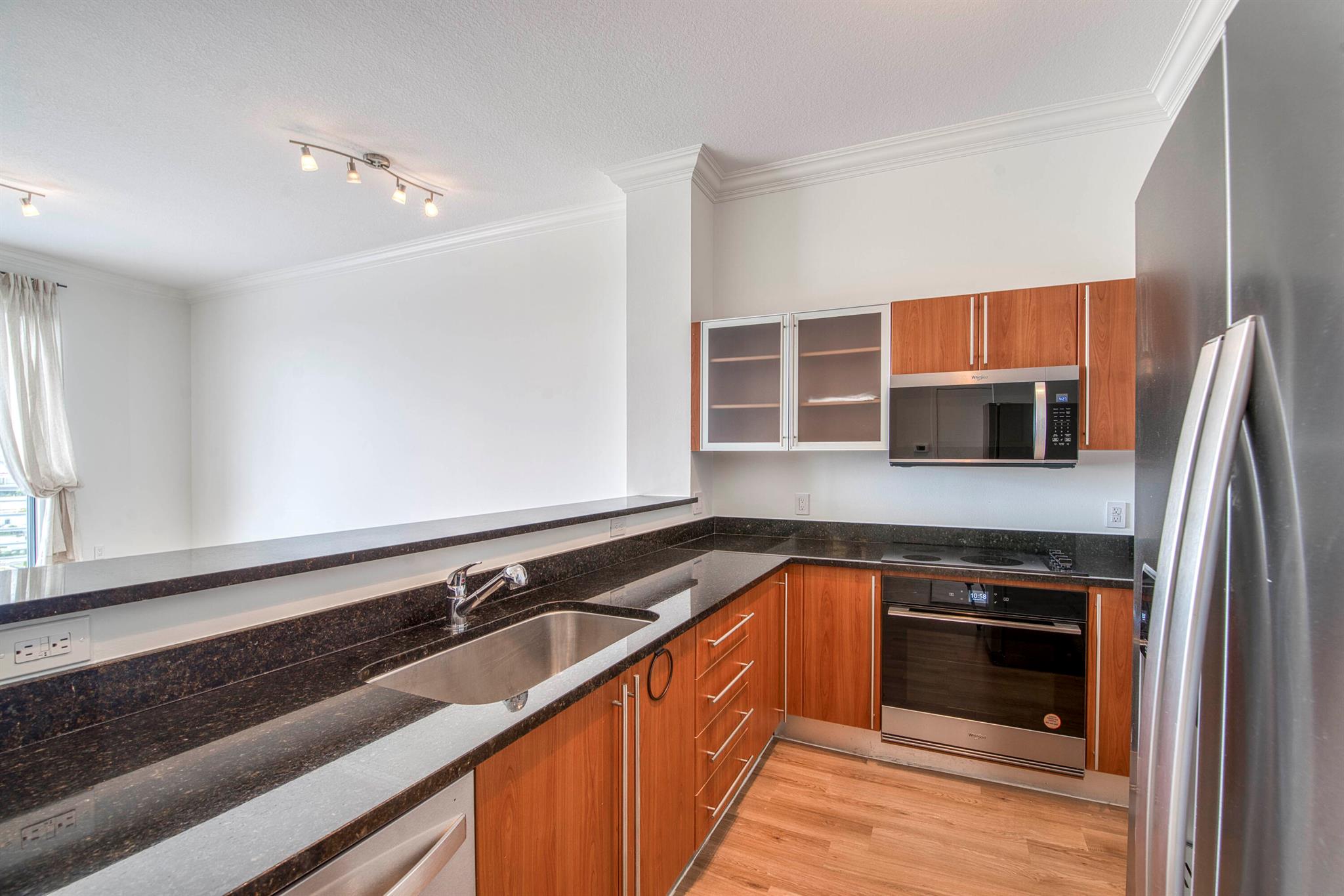 Slade Condo - Residential