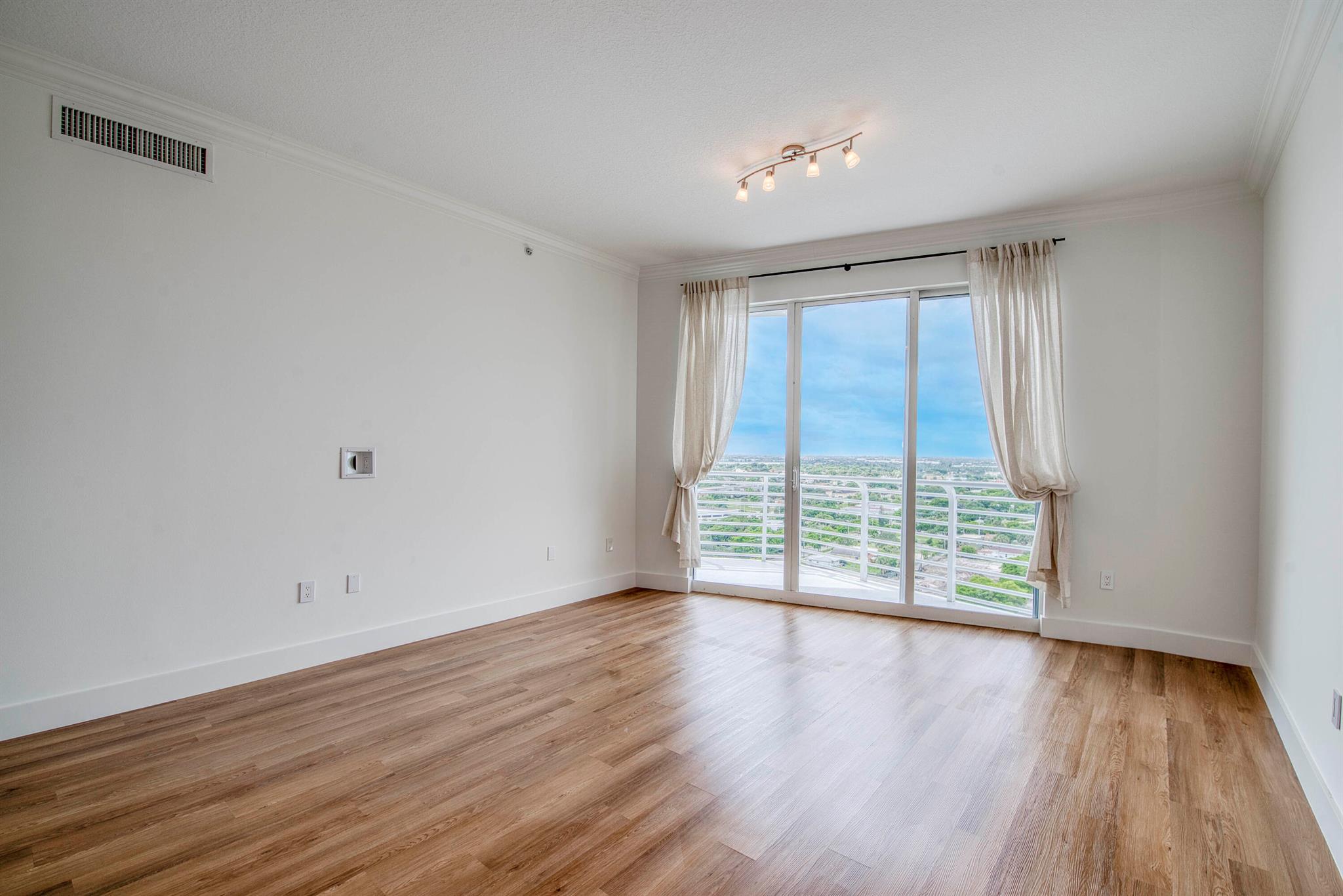 Slade Condo - Residential