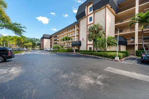 5340 NW 2nd Avenue Unit 323, Boca Raton, FL MLS: R10973442