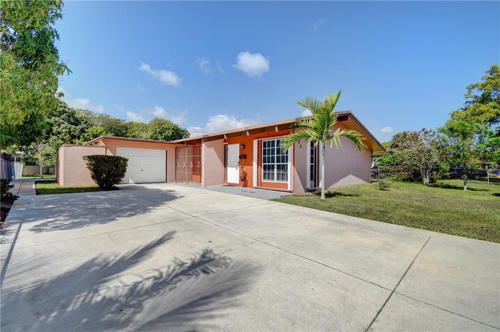 Photo of 425 Ontario Place, West Palm Beach, FL 33409 (MLS # F10317670)