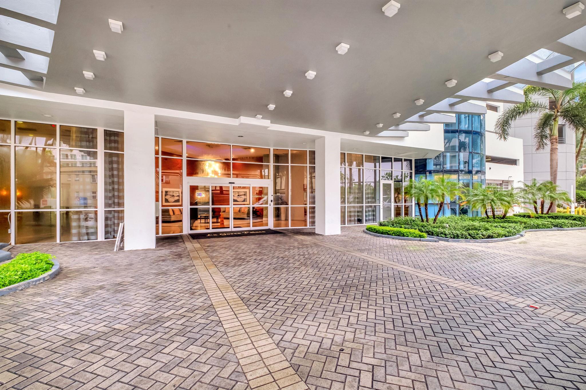 6301 Collins Ave 1007