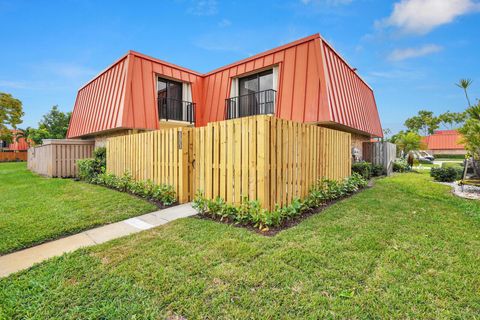 Photo of 3313 Meridian Way N #C, Palm Beach Gardens, FL 33410 (MLS # R11143489)