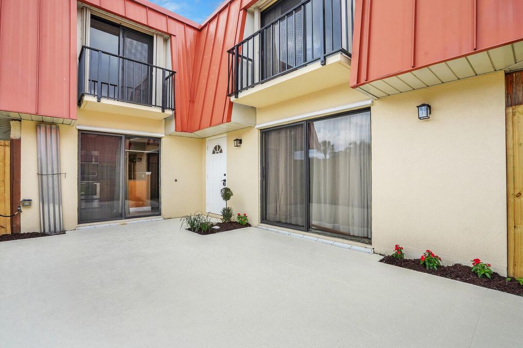 Photo of 3313 Meridian Way N #C, Palm Beach Gardens, FL 33410 (MLS # R11143489)