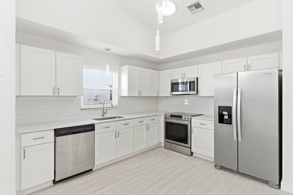 CYPRESS LAKES 9 - Residential