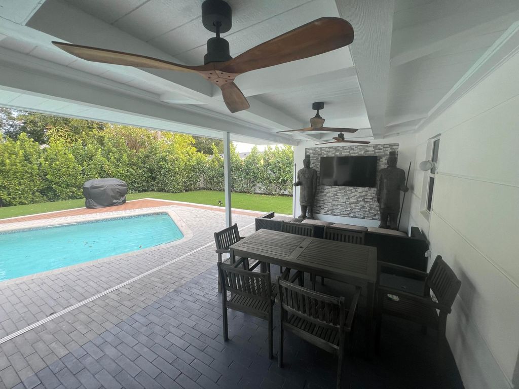 Photo of 3404 SE 3rd Court, Boynton Beach, FL 33435 (MLS # R11163780)