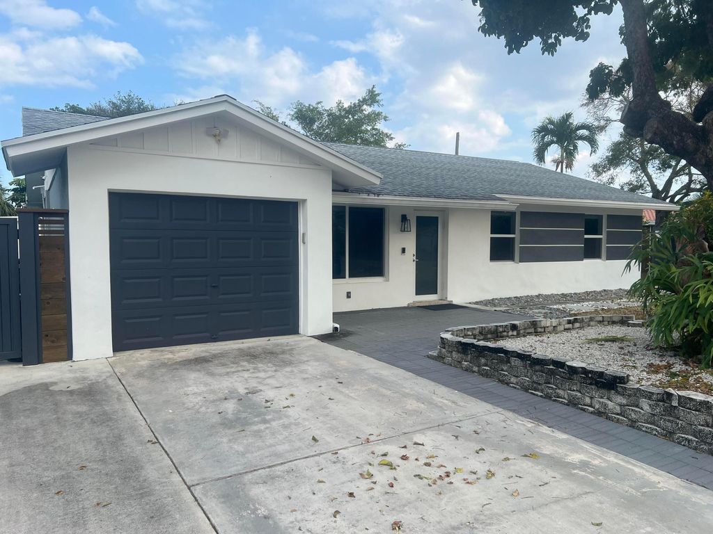 Photo of 3404 SE 3rd Court, Boynton Beach, FL 33435 (MLS # R11163780)