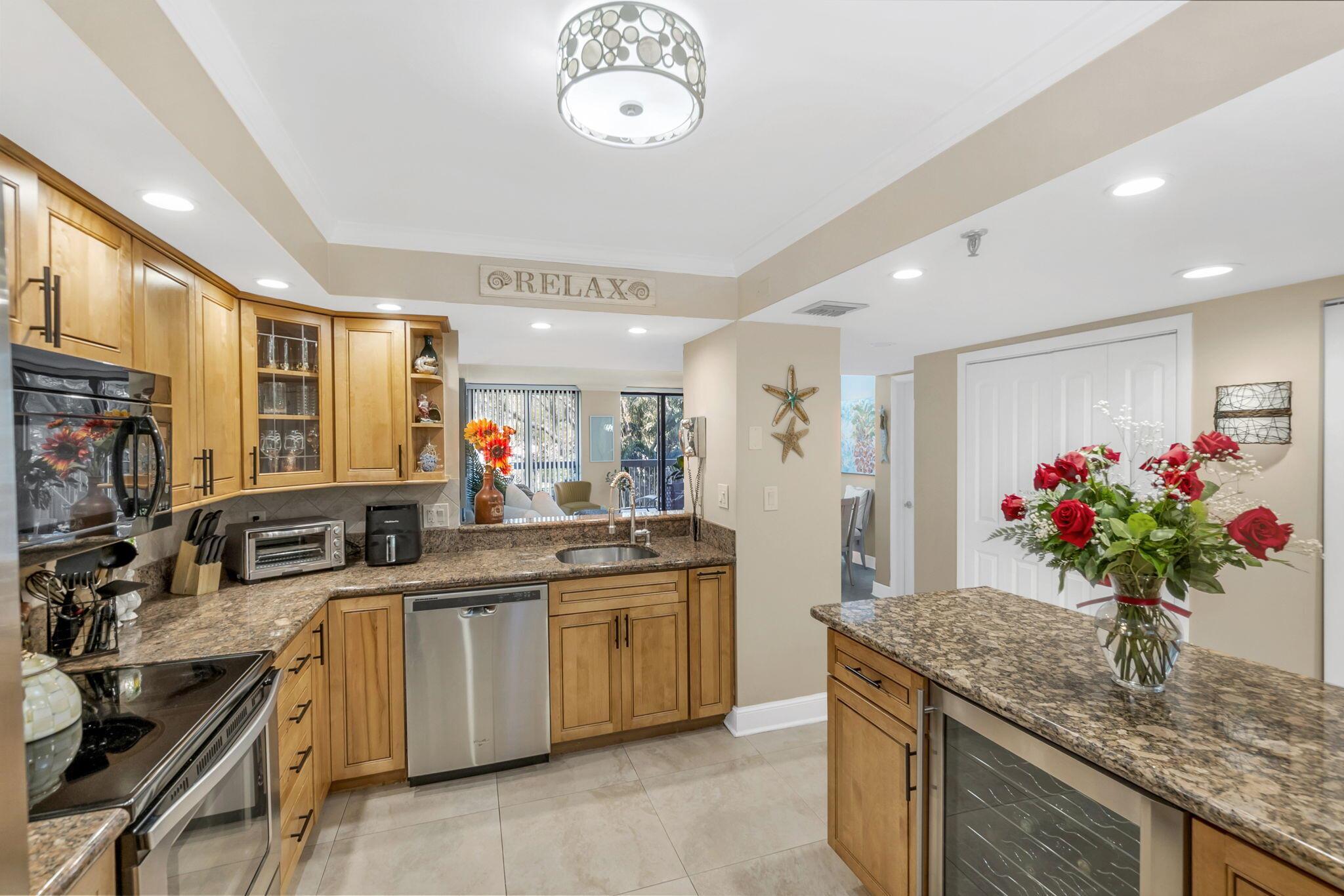 2900 NE 14th St Causeway 203