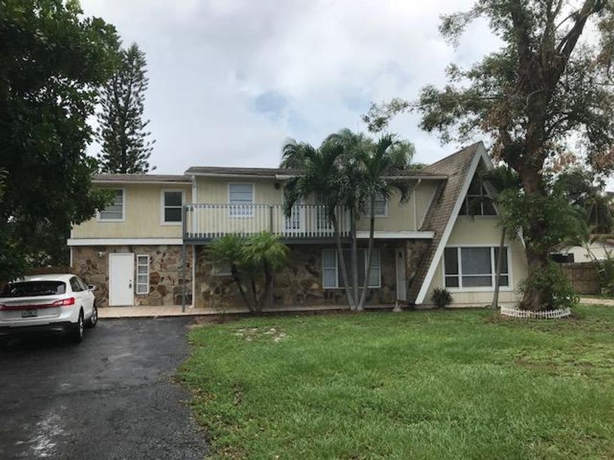 2 SEPARATE LARGE HOMES MULTI FAMILY. RECENTLY REMODELED. LARGE 0.65 ACRES LOT. IDEAL FOR A LARGE FAMILY TO LIVE IN THE FRONT HOUSE AND TO HAVE A SUBSTANTIAL INCOME RENTING THE BACK HOUSE. HUGE RENTAL POTENTIAL. LARGE UPSCALE KITCHENS. FENCED YARD. SEPARATE WATER AND ELECTRIC METERS.