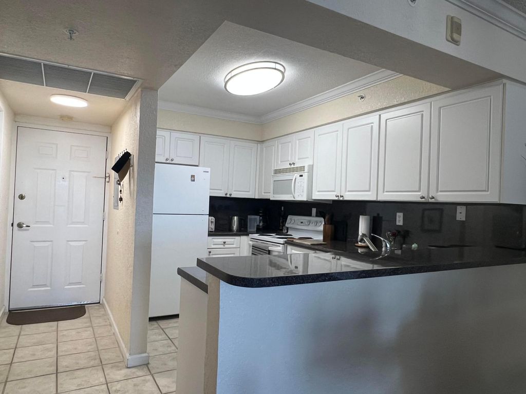 Photo of 2501 S Ocean DR #1232, Hollywood, FL 33019 (MLS # B26031016)