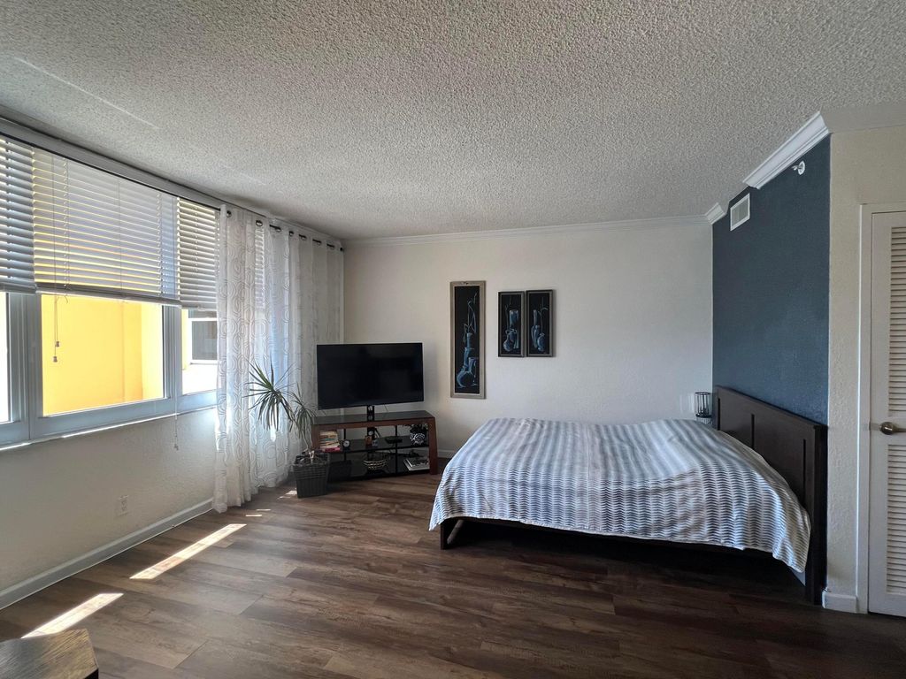 Photo of 2501 S Ocean DR #1232, Hollywood, FL 33019 (MLS # B26031016)