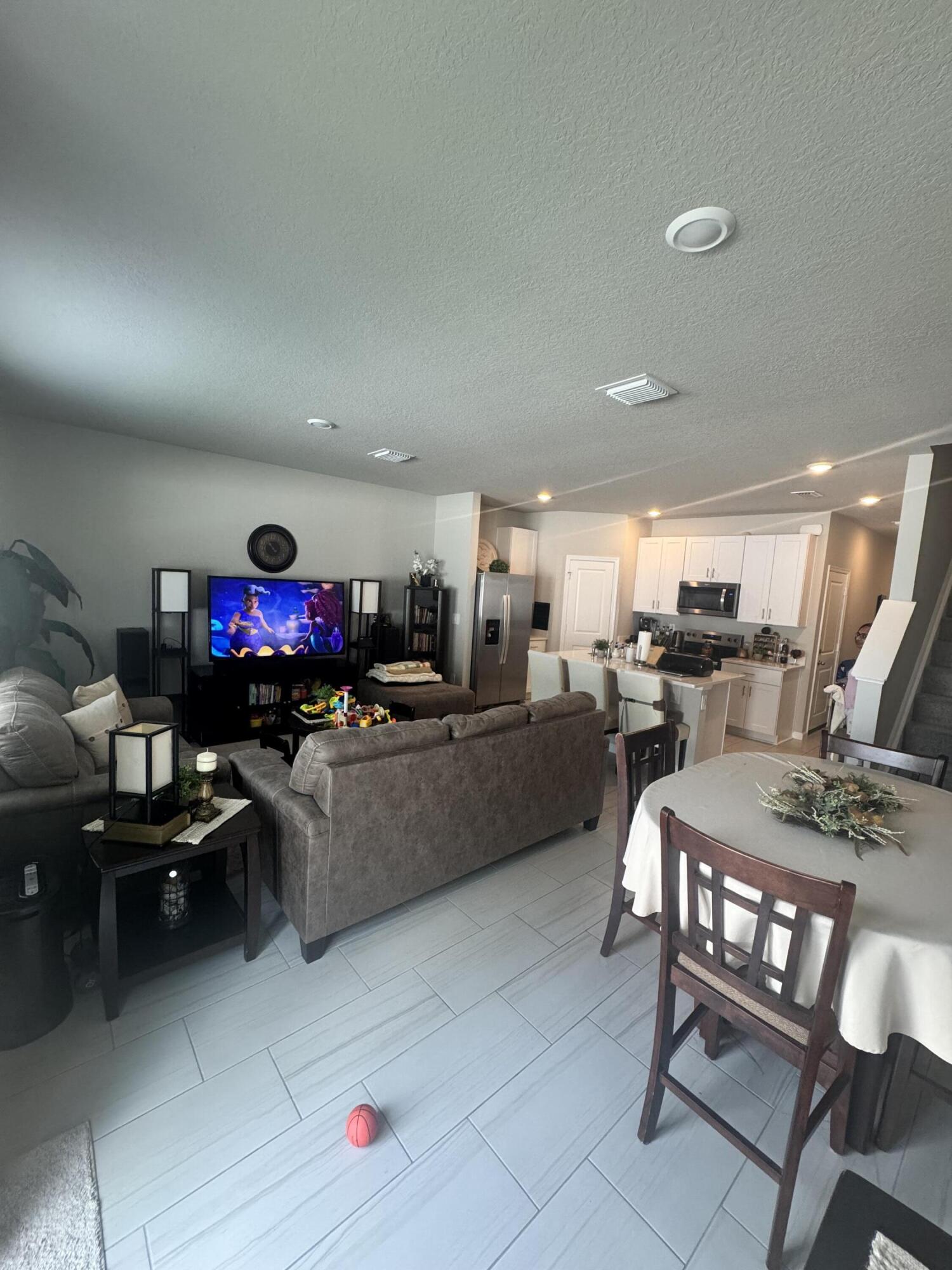 526 Salisbury Circle
