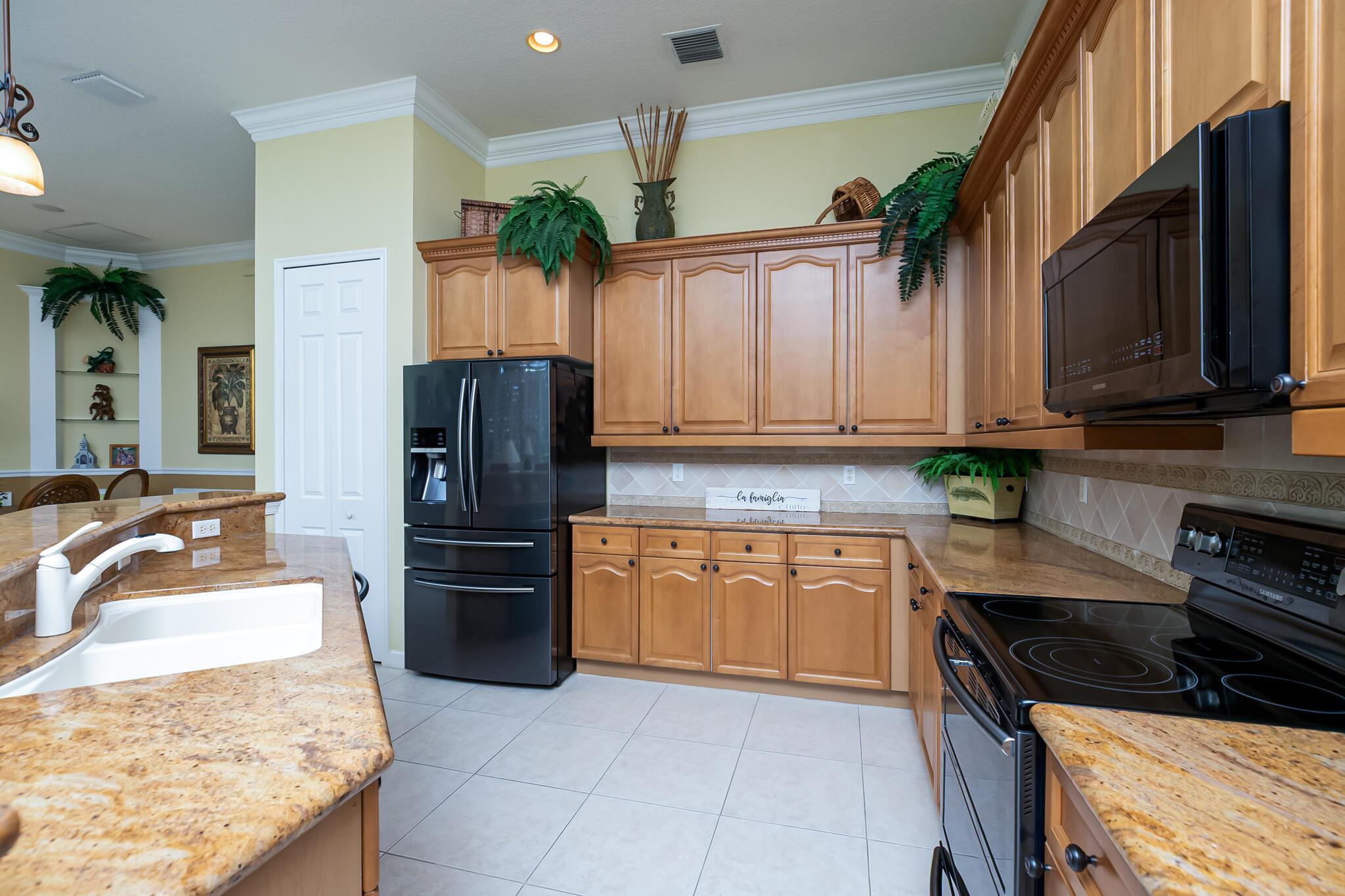 305 NW Sheffield Circle, Port St Lucie, FL, 34983/$399,000 4 305 NW Sheffield Circle