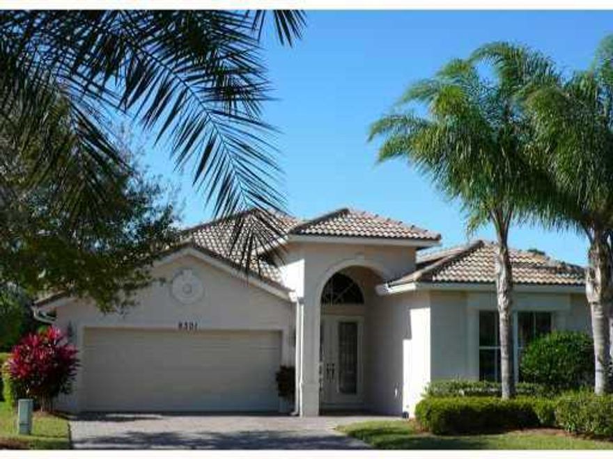 A BEAUTIFUL 2-BEDROOM, 2.5-BATH POOL HOME ON A QUIET CUL-DE-SAC IN THE CLUBSIDE COMMUNITY. A DEN CAN BE USED FOR BUSINESS OR DOUBLE AS A 3RD BEDROOM WITH A SLEEPER QUEEN SOFA. HOUSE IS EQUIPPED WITH 3 FLAT SCREEN TVS AND HI-SPEED INTERNET. THE POOL IS HEATED WITH A SOLAR BLANKET TO CONSERVE HEAT AND ENERGY. THE CLUBSIDE NEIGHBORHOOD IS JUST AROUND THE CORNER FROM THE MAIN EAST GATE AND MINUTES AWAY FROM THE PGA GOLF CLUB, LEARNING CENTER, AND ALL THE RESTAURANTS AND SHOPS OF ST LUCIE WEST.