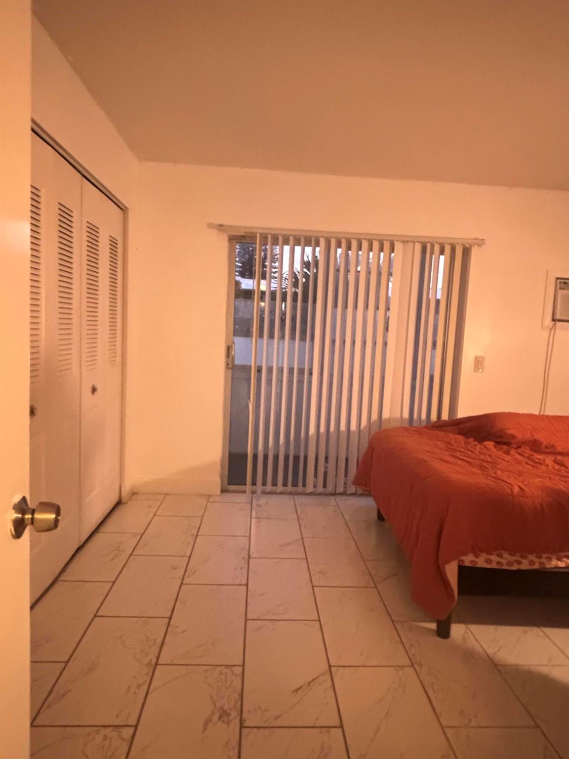 CAMBRIDGE CONDO - Residential