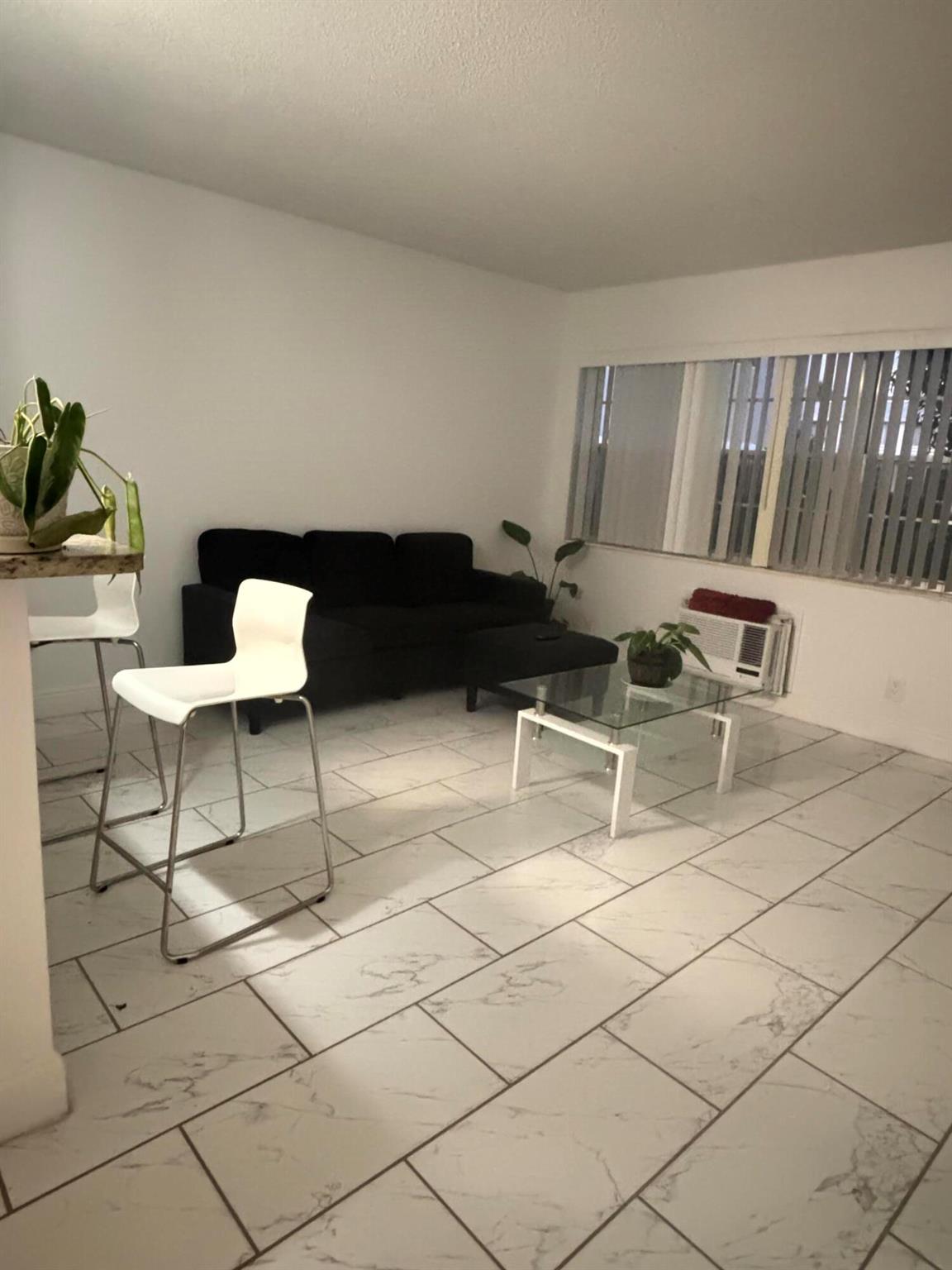 CAMBRIDGE CONDO - Residential