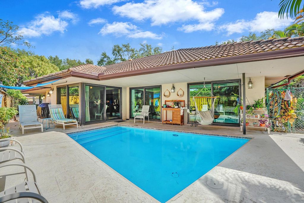 Photo of 12 Bannock Road, Palm Beach Gardens, FL 33418 (MLS # R11077890)