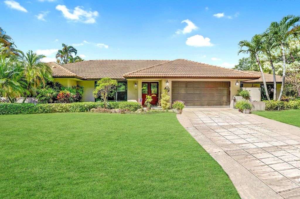 Photo of 12 Bannock Road, Palm Beach Gardens, FL 33418 (MLS # R11077890)