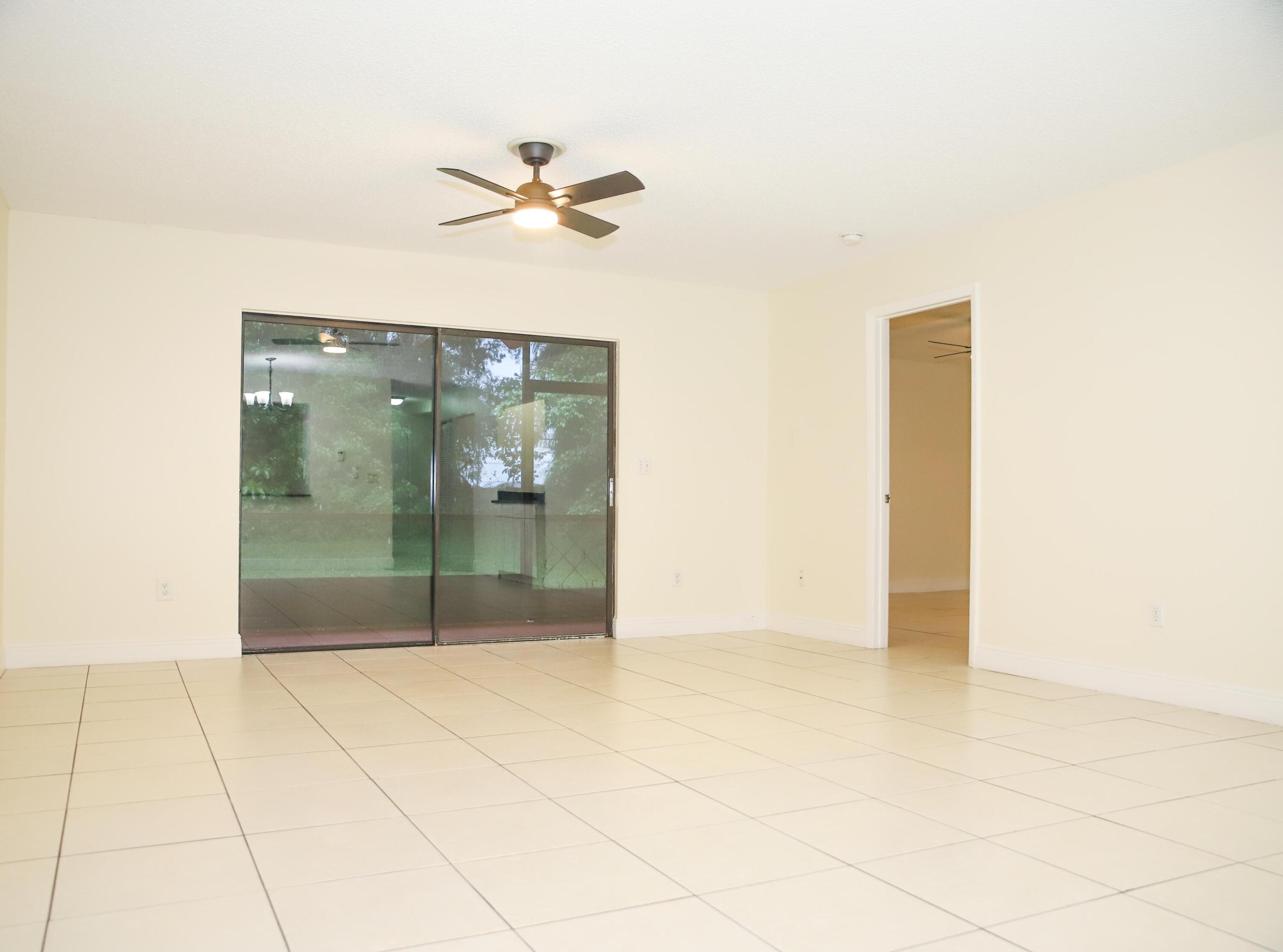 2007 W LAKEVIEW Drive W