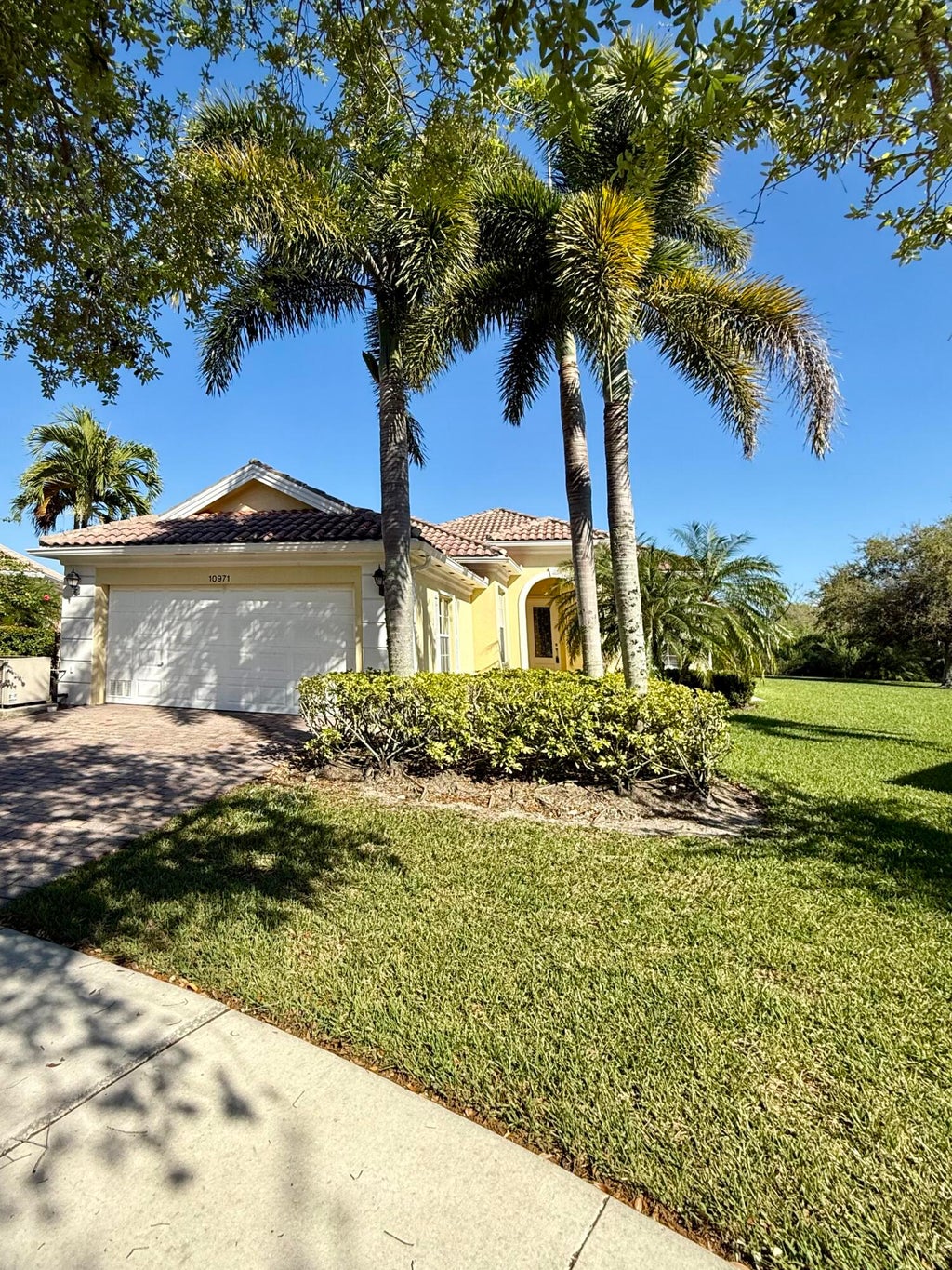 Photo of 10971 SW Fall Creek Drive, Port Saint Lucie, FL 34987 (MLS # R11071040)