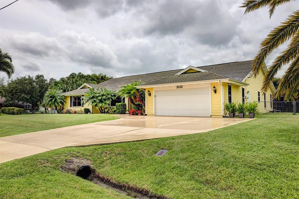 Photo of 2122 SW Cadiz Avenue, Port Saint Lucie, FL 34953 (MLS # R10729949)