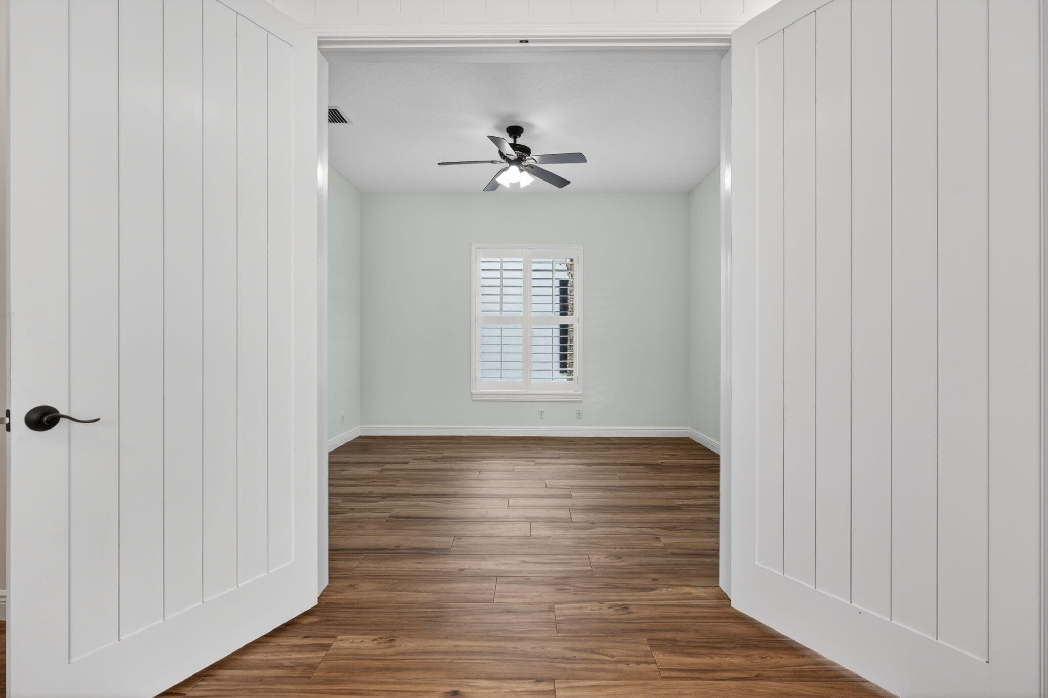 View photos, virtual tours, details... 216 W Bay Cedar Circle