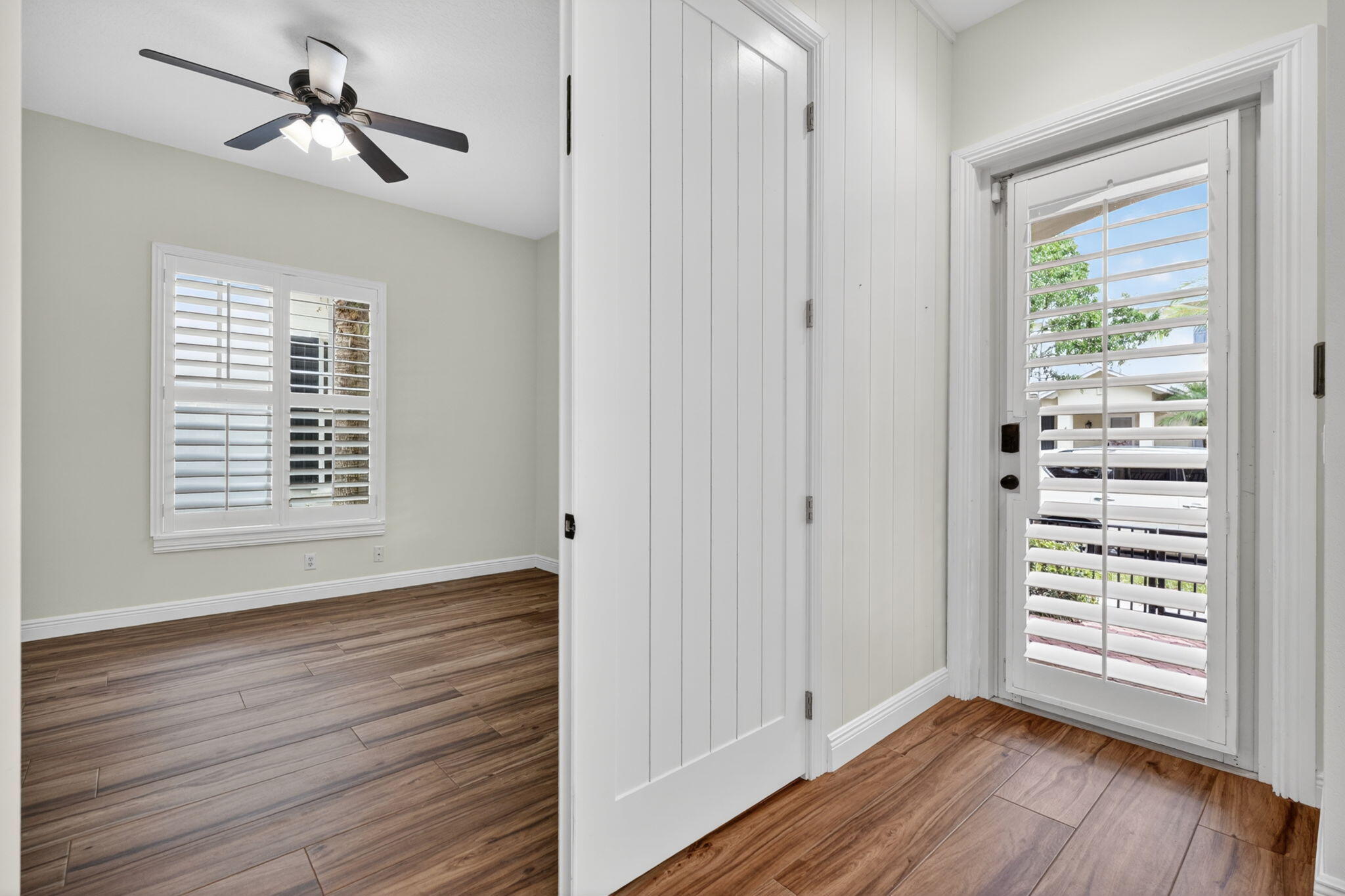 View photos, virtual tours, details... 216 W Bay Cedar Circle