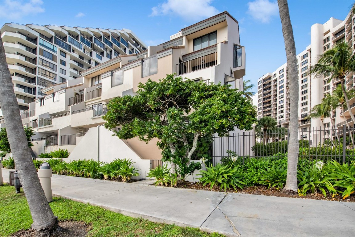 520 E Brickell Key Drive BH25