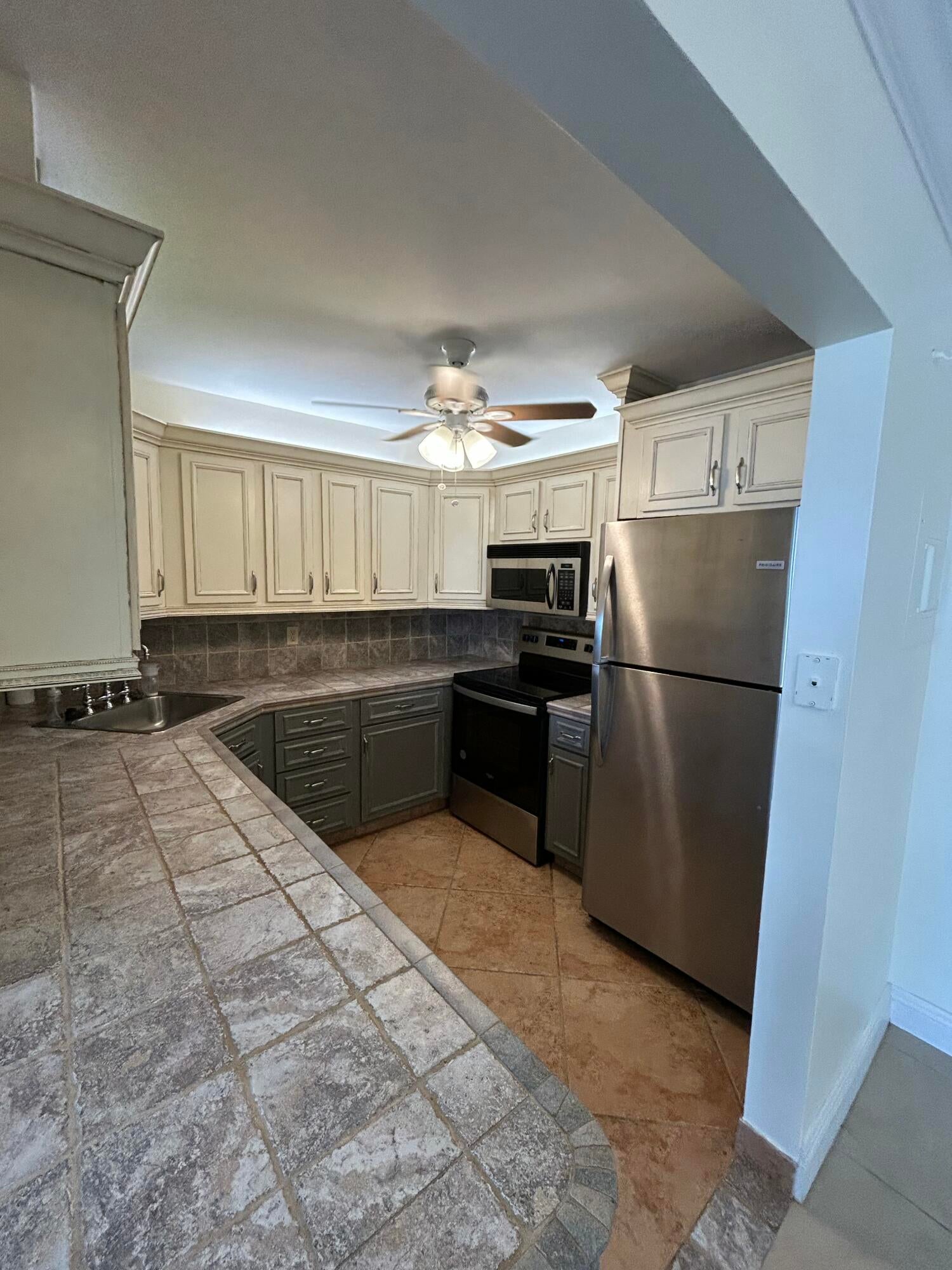 305 N POMPANO BEACH Boulevard 205
