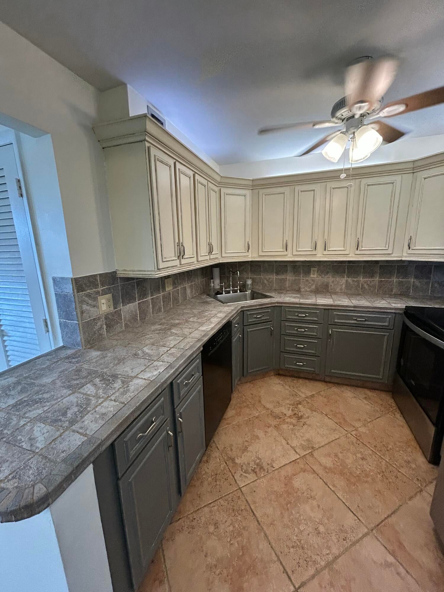 305 N POMPANO BEACH Boulevard 205