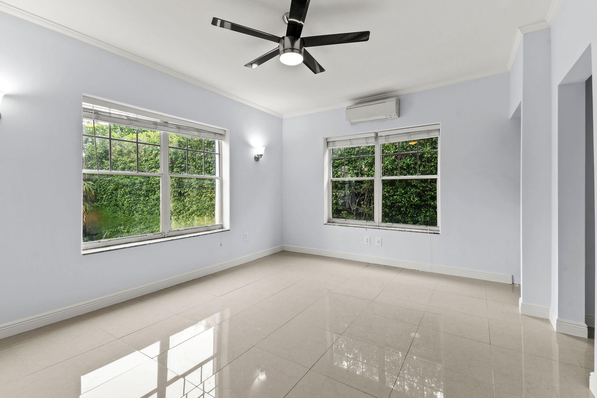 This recently renovated studio apartment with modern updates is ideally located right in the heart of Palm Beach. With close proximity to Worth Ave, the intracoastal, the beach, and downtown, this unit gives you easy access to all of the wonderful things that Palm Beach has to offer.