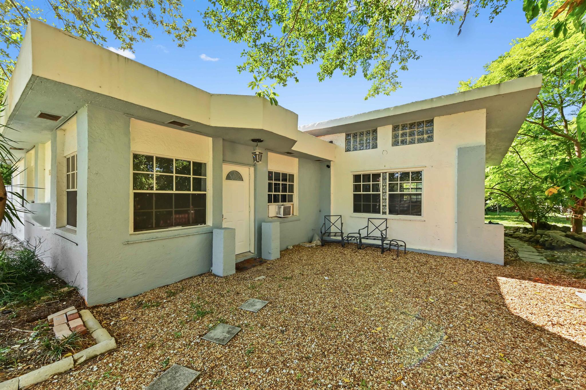1831 Juno Road 1, North Palm Beach, FL, 33408/$679,900 2 1831 Juno Road 1
